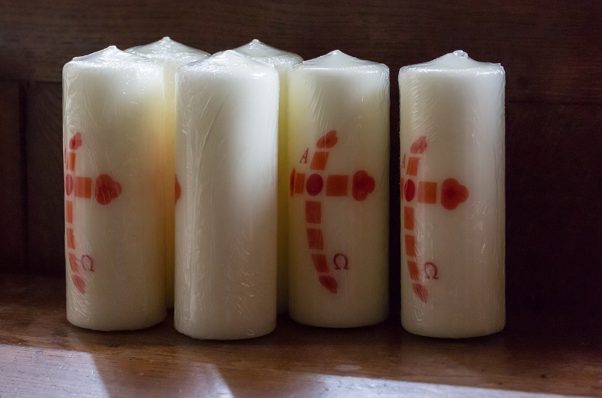 Candles in the St Jacob’s Church, Kirchspiel, Dülmen , North Rhine-Westphalia , Germany The church belongs to the former Marienburg Charterhouse – the only Carthusian monastery in Westphalia. The order came to Weddern in 1476/77 after the knight Gerd von Keppel donated his castle to the order. The charterhouse was inhabited until 1803. Construction of the church itself began in 1477, but remained unfinished for a long time; the keystone in the western bay bears the date 1607. After the monastery was dissolved, the building remained standing and is now used as a parish and community center. The church is a late Gothic place of worship built of red brick. The building has a deliberately simple design: a single-nave hall with a vaulted ceiling, choir area, and characteristic tracery windows. A tower with an octagonal pointed roof and dormers characterizes the exterior appearance. In 1871/72, the church was expanded in the neo-Gothic style, with a crypt for the von Croÿ family added and the interior expanded. Particularly noteworthy is the old choir stalls, which probably originate from Cologne and date from around 1350. Also impressive is a Rococo grille from 1752, which visually separates the altar area from the church and is artistically decorated.
